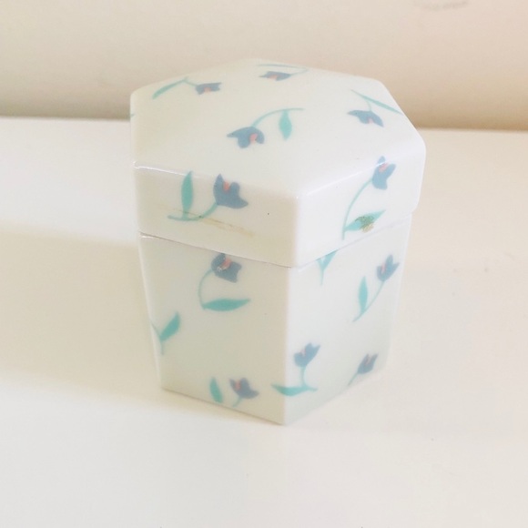 Porcelain Floral Print Small Jewelry Box - Picture 5 of 9